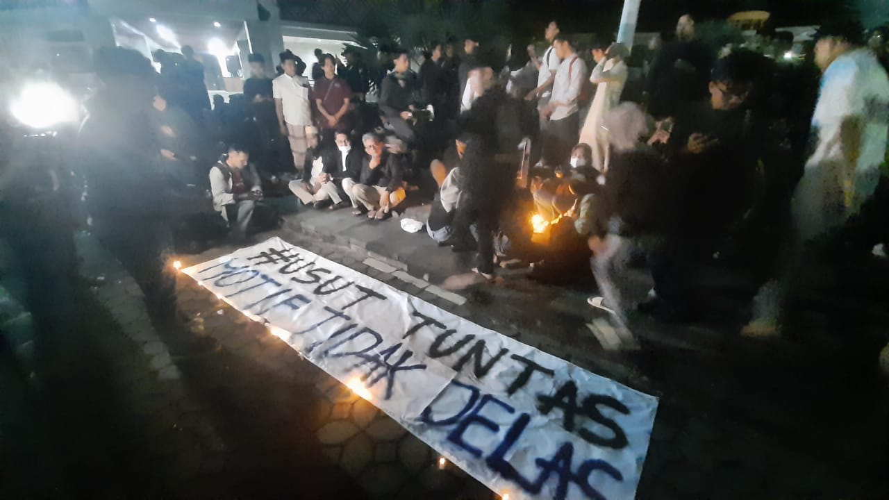 SUKA: Para mahasiswa UMY menggelar aksi solidaritas dan doa bersama untuk almarhum Redho di Kampus UMY. (Istimewa)