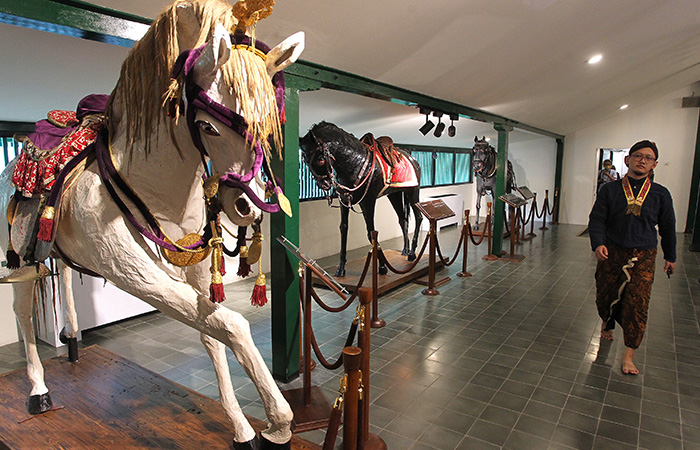 Pembukaan museum Wahanarata yang berisi ragam peninggalan sejarah yang berkaitan dengan Keraton Jogjakarta mulai dari kereta kencana, kostum prajurit hingga koleksi pusaka.