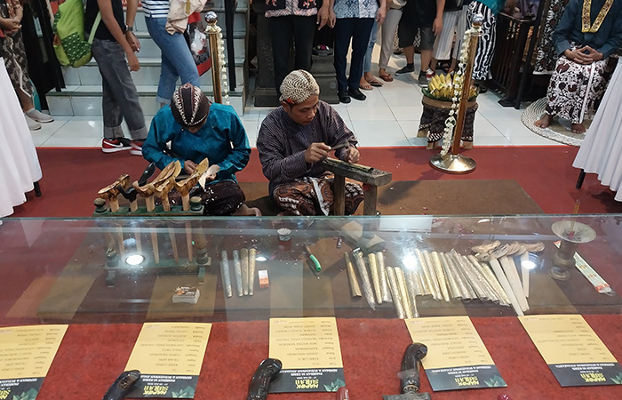 LANGKA : Pameran keris milik seniman dan budayawan dipamerkan di Hamzah Batik, Kawasan Malioboro.