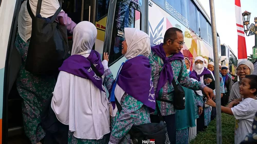 SEMOGA: Kedatangan jemaah haji berjalan lancar dan semuanya sehat serta meraih haji yang mabrur. (Guntur Aga Tirtana/Radar Jogja)