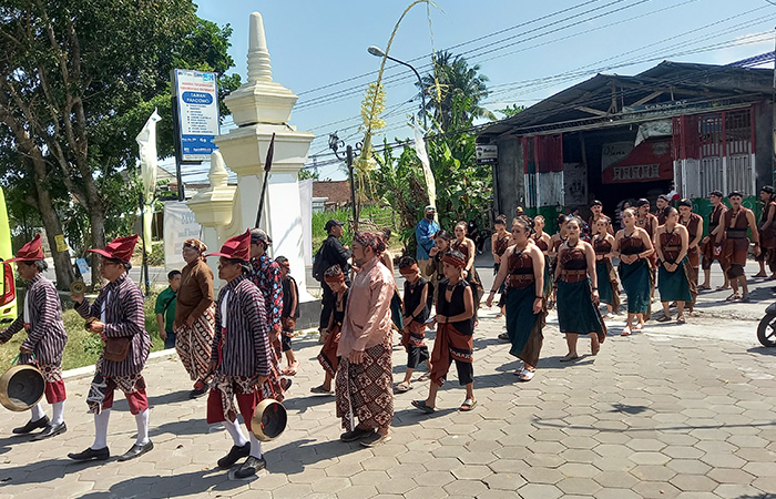 MERIAH : Berbagai perwakilan dari wilayah di DIJ mengikuti festival upacara adat.