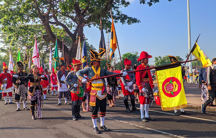 MERIAH: Suasana festival bregodo yang digelar pada Minggu (23/7/23). Kegiatan tersebut menjadi rangkaian HUT kabupaten Bantul yang ke-192.
