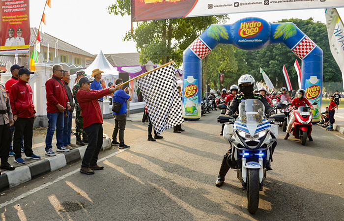 Wakil Bupati Sleman Danang Maharsa melepas 700 peserta event Tour de Merapi 2023.