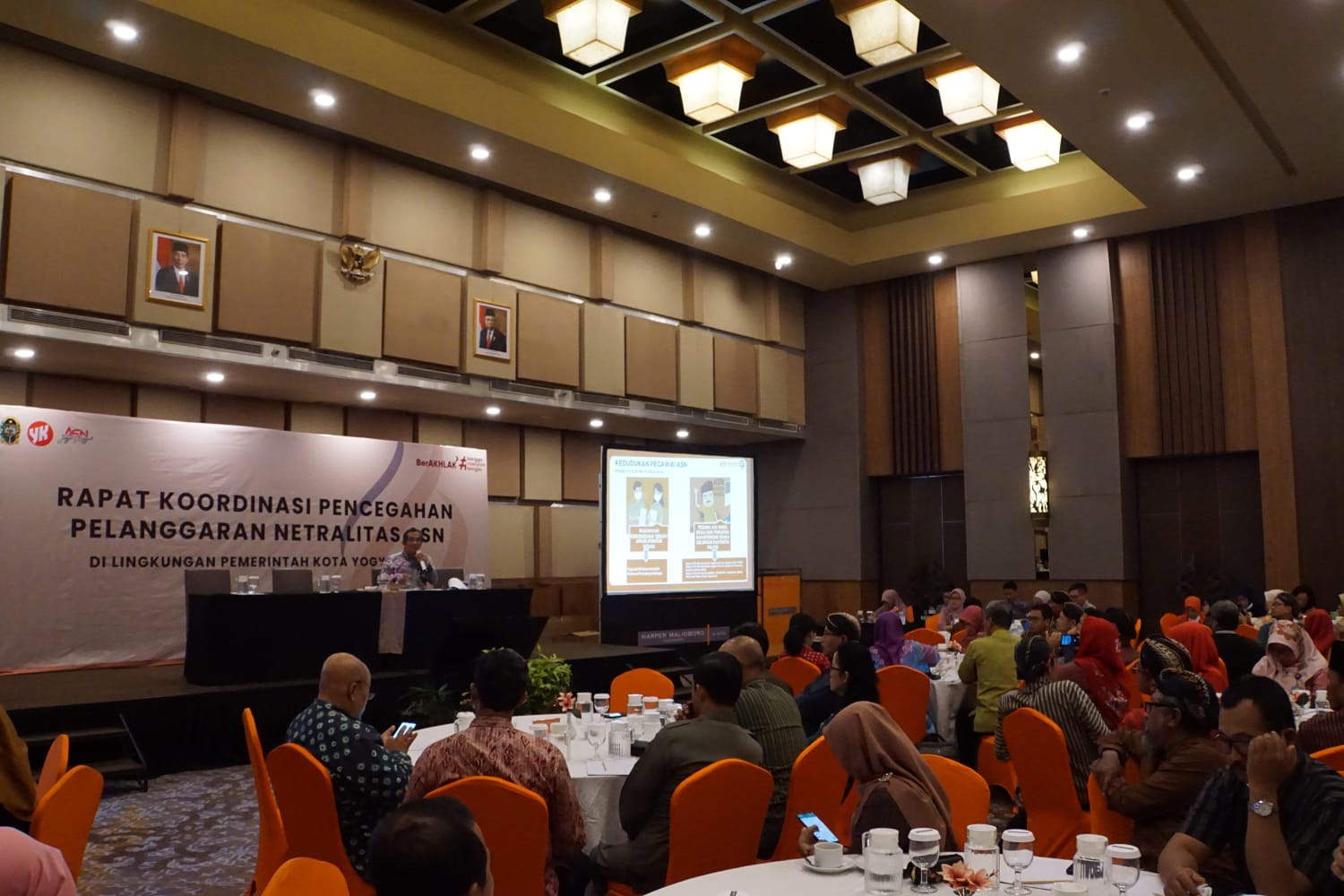 NETRAL: Kegiatan Koordinasi Netralitas ASN di Ballroom Hotel Harper Malioboro belum lama ini. (Dok Pemkot Kota Jogja)