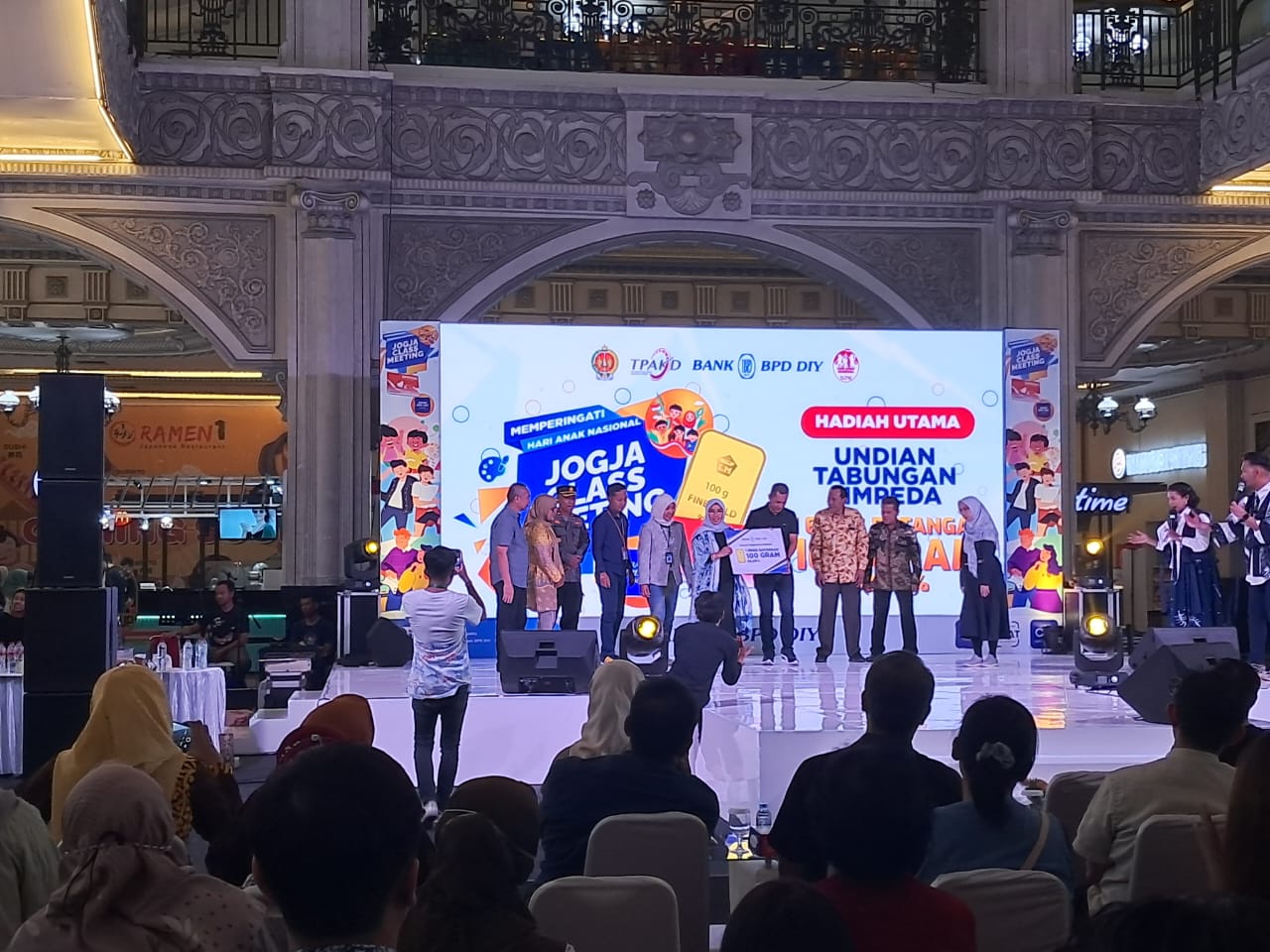 PELAJAR: Para peserta Class Meeting BPD DIY di atrium Jogja City Mall, Minggu 23 Juli 2023. (FOTO ISTIMEWA)