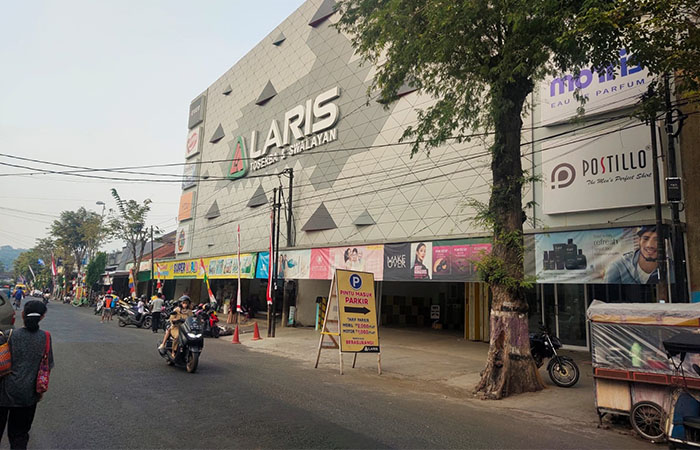 SESUAIKAN IZIN: Salah satu toko swalayan di Purworejo diwacanakan akan membuka bioskop. Hanya pemkab setempat mengingatkan terkait perizinan harus sesuai.&nbsp;