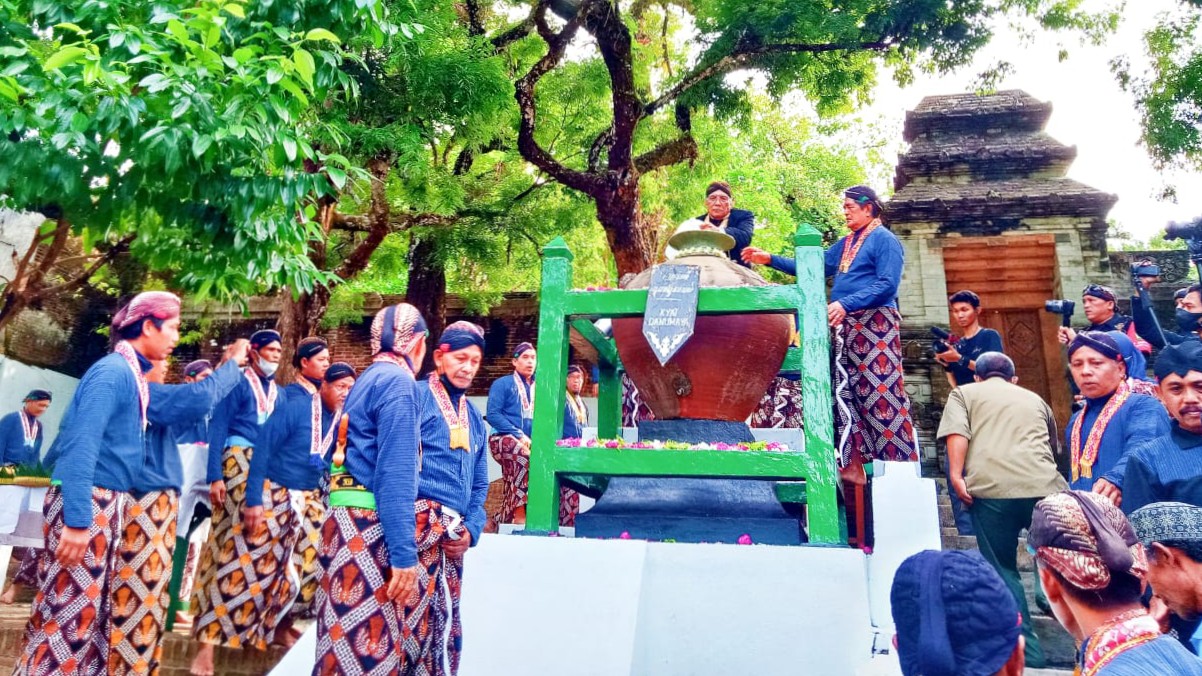 NGURAS ENCEH: Kegiatan  menguras ENCEH di Imogiri, Bantul. (Istimewa)