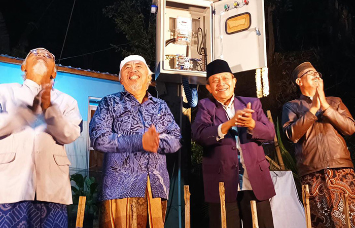 CAPTION: Suasana peresmian LPJU di ruas jalan Karangkulon-Giriloyo-Cengkehan, Imogiri, Wukirsari, Bantul beberapa waktu lalu.