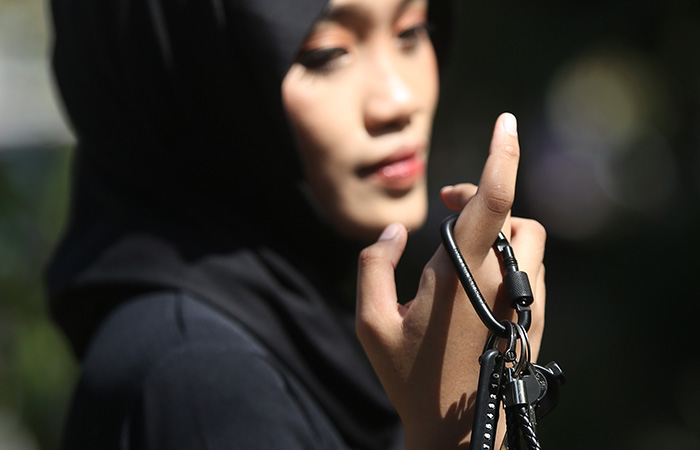 BERALIH FUNGSI: Karabiner tidak hanya difungsikan sebagai penunjang olahraga outdoor. Namun kini fungsinya beralih sebagai penanda penyimpanan barang karena memiliki pengunci keamanan.&nbsp;
