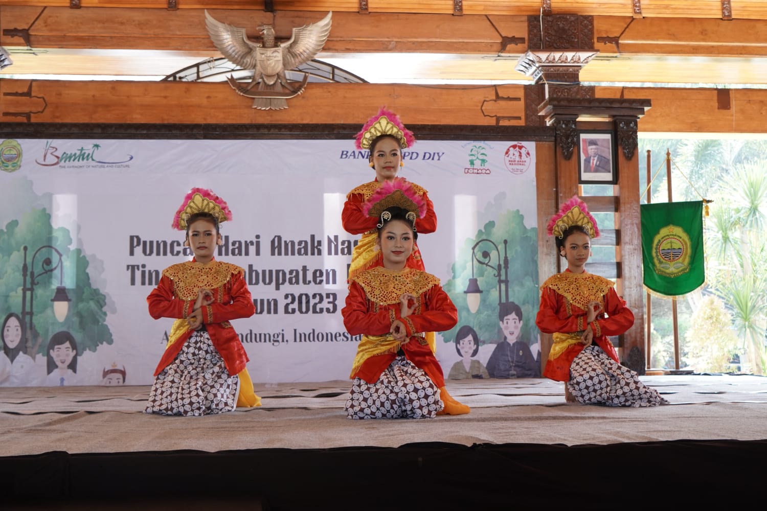 PARIPURNA: Suasana peringatan Hari Anak Nasional yang digelar di Pendopo Parasamya Pemkab Bantul pada Minggu (30/7). (Dok Humas Pemkab Bantul)
