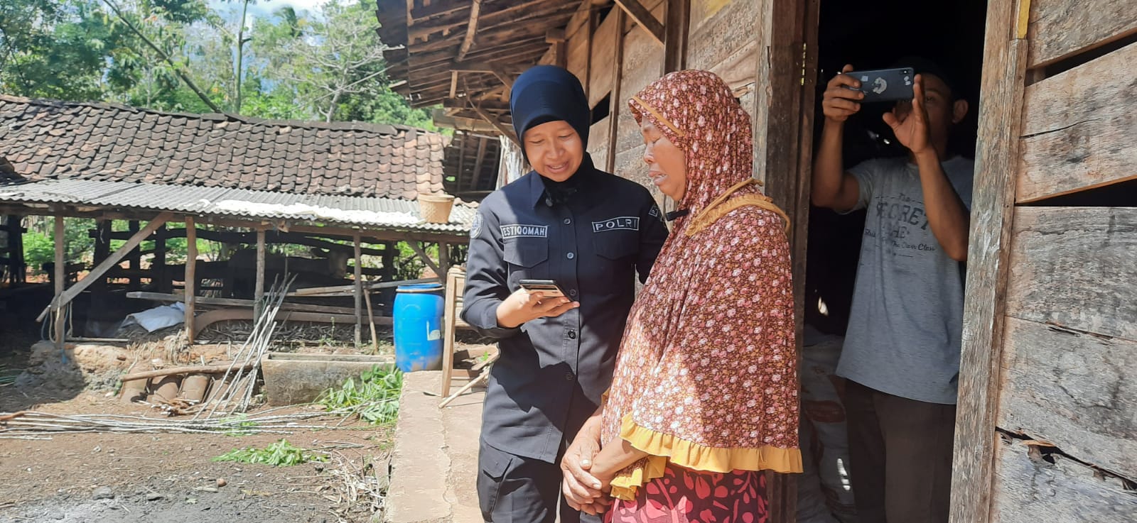 BANGGA: Ratikem, warga Pendem, Karangduwet, Paliyan, Gunungkidul, Senin (31/7). (Istimewa)