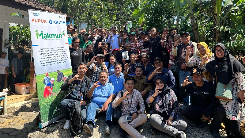 MAKMUR: Pupuk Kalimantan Timur (Pupuk Kaltim) melalui kolaborasi Project Management Office (PMO) Kopi Nusantara bersama bagi petani kopi di Temanggung Jawa Tengah. (Istimewa)
