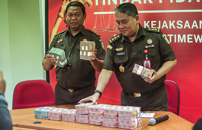 Tersangka kasus gratifikasi (TKD) di Kalurahan Caturtunggal, Sleman, Krido Suprayitno mengembalikan sejumlah uang gratifikasi ke Kejaksanaan Tinggi.