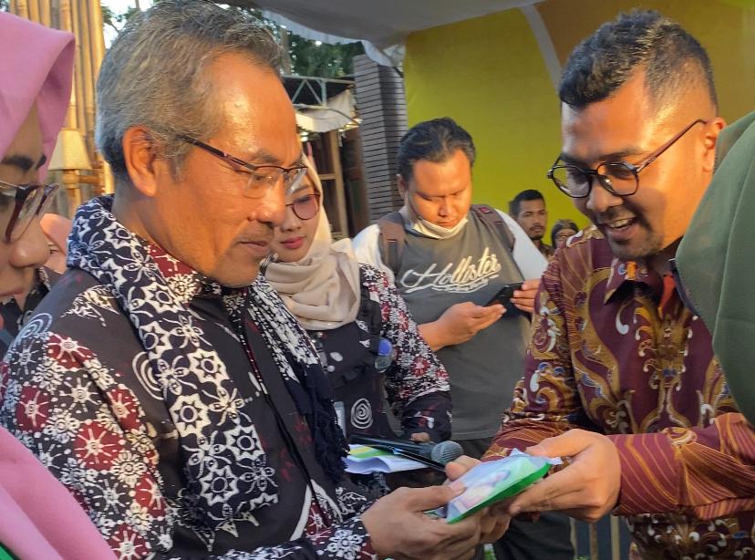 CSR: ENESIS GROUP Perusahaan FMCG Indonesia yang memproduksi produk-produk kesehatan memberikan CSR ke RSUD Senopati Bantul. (ENESIS FOR RADAR JOGJA)