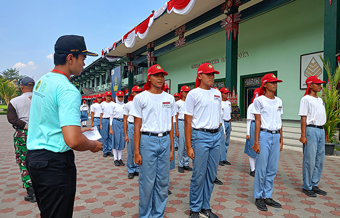 FOKUS: Paskibraka Kota Jogja tengah berlatih di Lapangan Balai Kota Jogja Selasa (1/8/23).