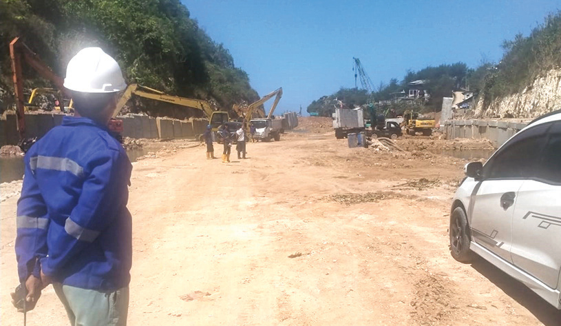 MASIH DIKERJAKAN: Pembangunan Pelabuhan Gesing masih berlangsung. Hingga perpanjangan kontrak yang harusnya selesai 29 Juli 2023, pekerjaan baru mencapai 95 persen.