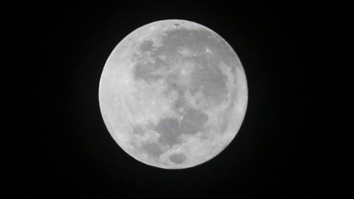INDAH: Supermoon di Jogjakarta. (Guntur Aga Tirtana/Radar Jogja)