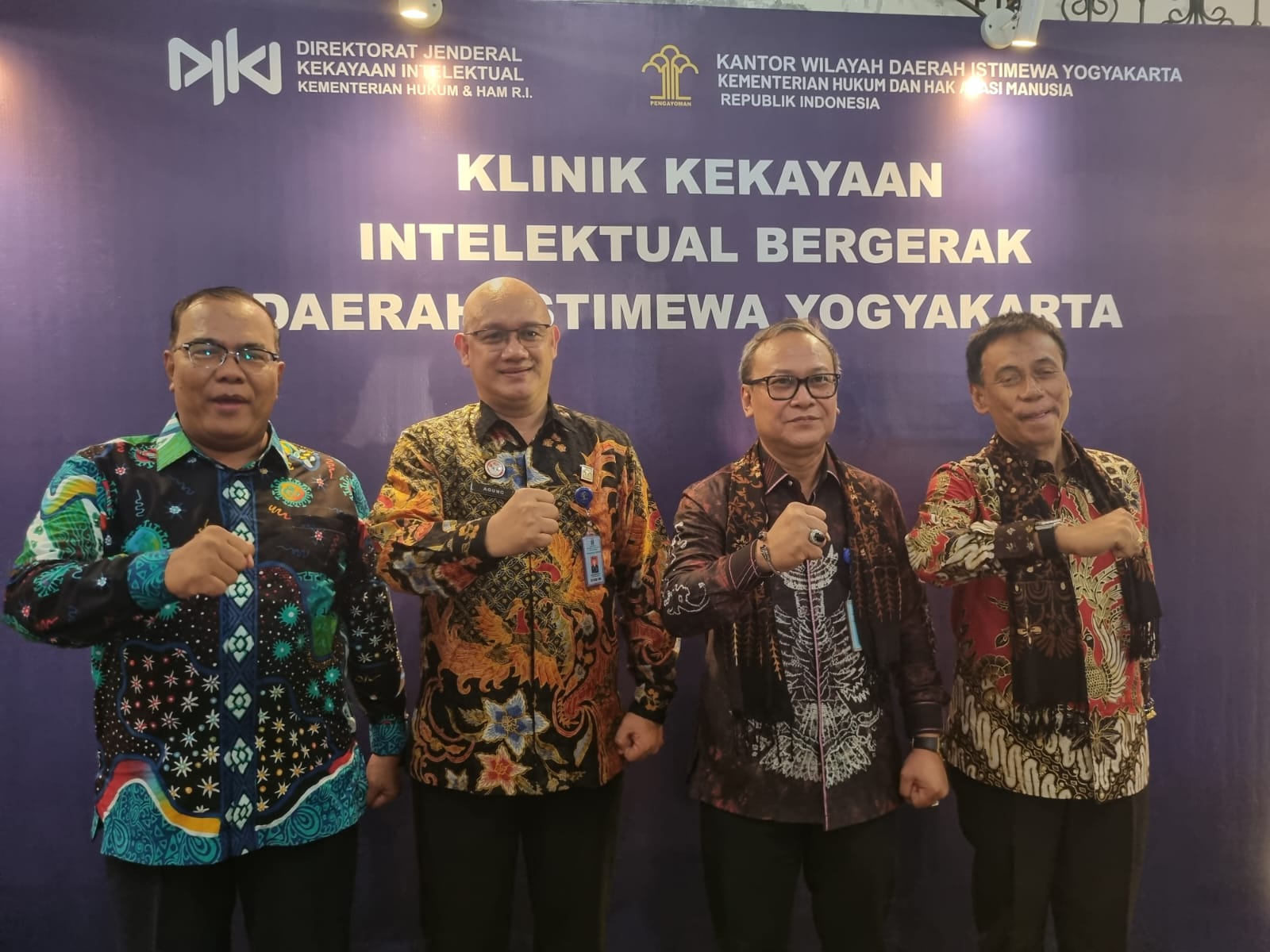 AKOMODASI:Kakanwil Kemenkumham DIJ Agung Rektono Seto bersama jajaran penjabat kementerian lain dalam agenda Mobile Intellectual Property Clinic (MIC) beberapa waktu lalu. (Fahmi Fahriza/Radar Jogja)