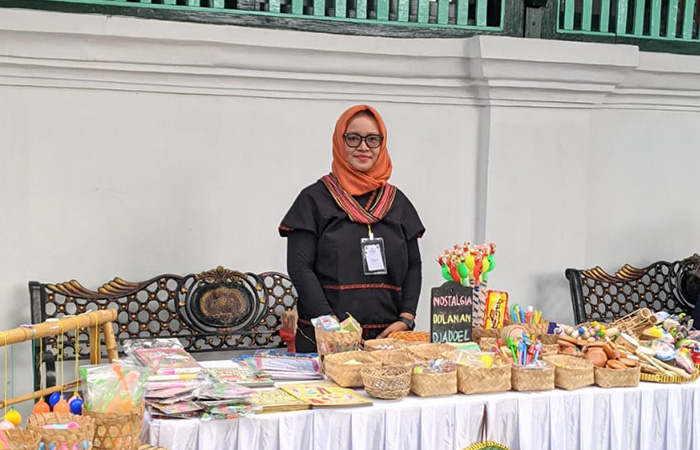 Astika Yunita Pemilik usaha dolanan jadul.