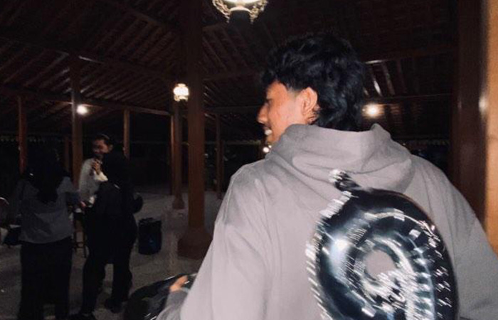 Pemilik usaha barbershop atau pangkas rambut menjadi kebanjiran order karena menggeliatnya tren gaya rambut mullet