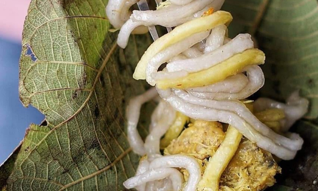 SIAP SANTAP:  Nikmatnya Tempe Alakatak di santap selagi hangat. (Sumber:  IG Jelajah Solo)