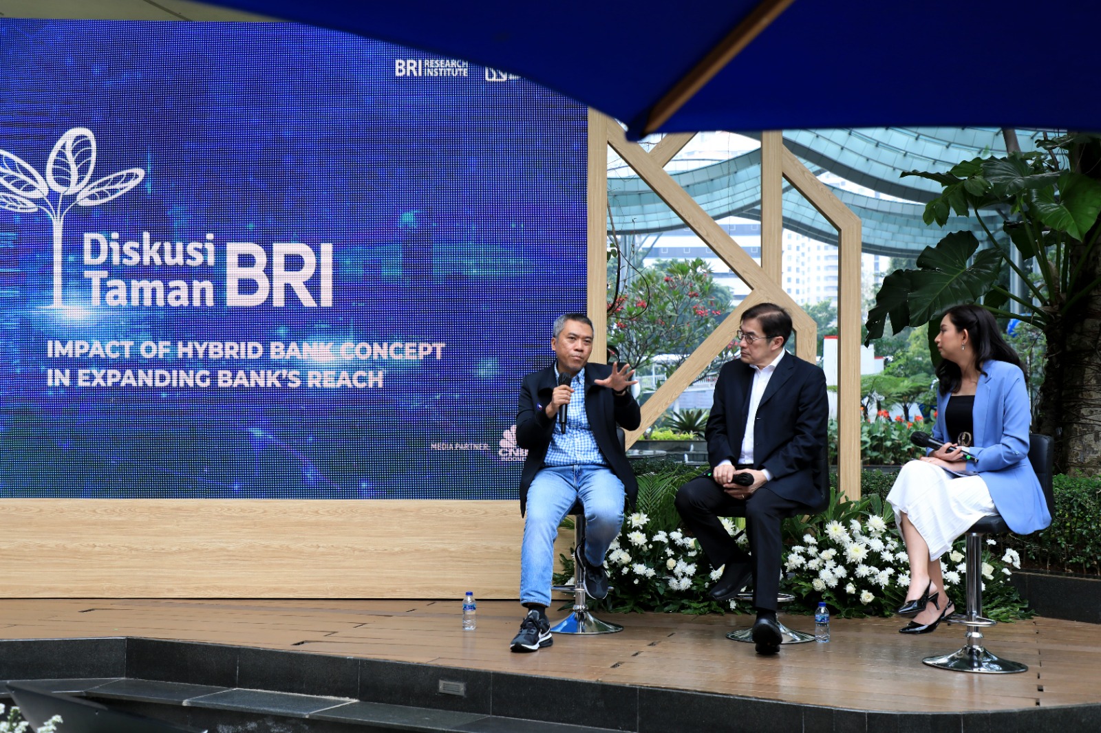 Untuk melayani seluruh lapisan masyarakat hingga pelosok negeri di era transformasi digital.