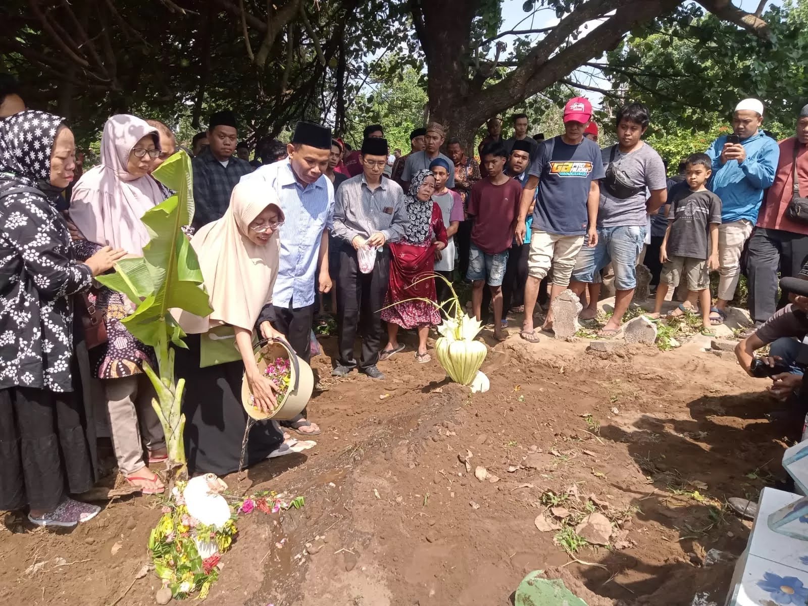 Suasana pemakaman Muhammad Naufal Zidan mahasiswa UI yang diduga dibunuh oleh seniornya. (Atieqson Mar Iqbal)