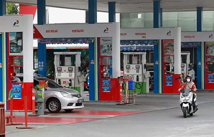 NAIK LAGI: Suasana aktivitas salah satu SPBU di Kota Jogja beberapa waktu lalu (3/5/23).