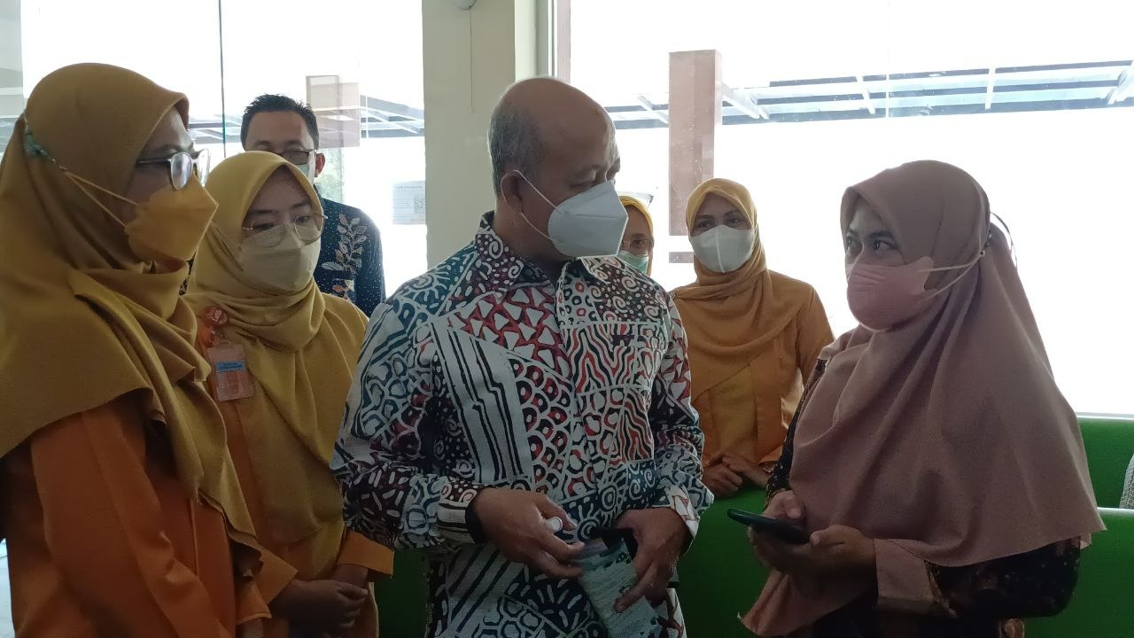 MOBILE JKN: Direktur Teknologi Informasi BPJS Kesehatan, Edwin Aristiawan melakukan kunjungan ke Rumah Sakit Umum Queen Latifa Kulonprogo. (BPJS FOR RADAR JOGJA)