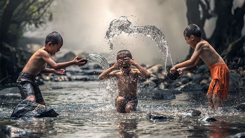 AIR: Ilustrasi anak kecil mandi. (PIXABAY)