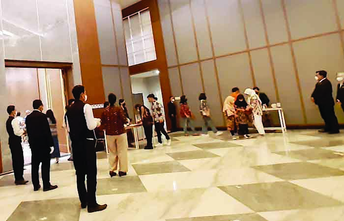 TREND POSITIF - Pengunjung memanfaatkan ballroom atau ruang serbaguna yang dimiliki Hotel Santika Jalan Wonosari-Jogja.