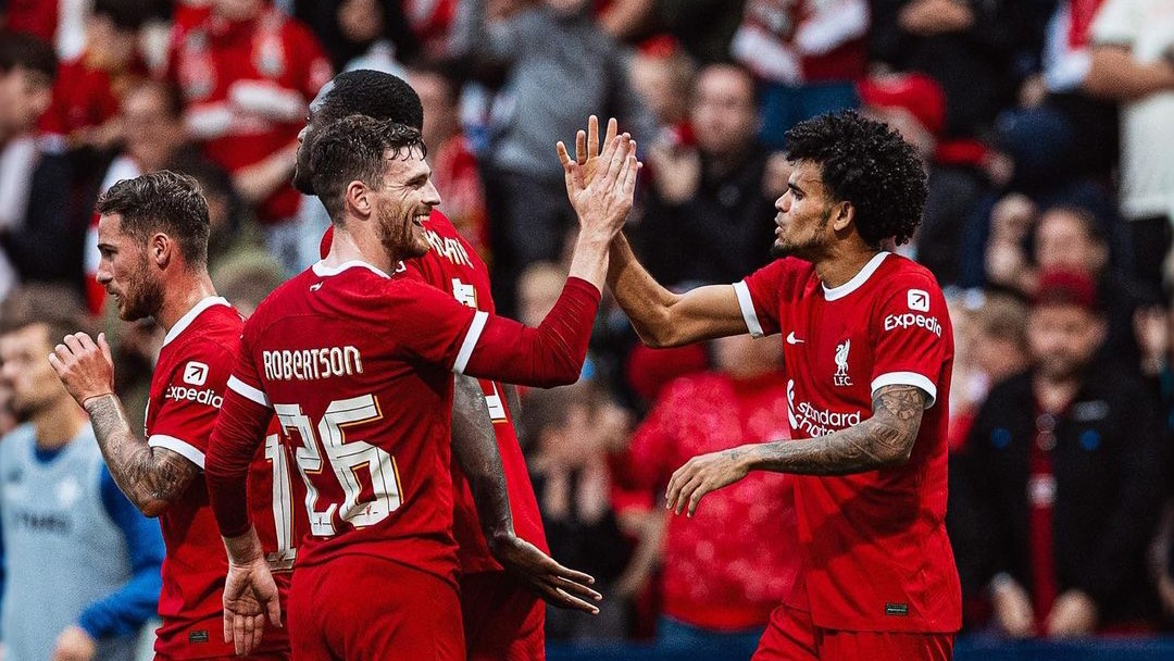 MENANG: Pemain Liverpool Luis Diaz usai mencetak gol ke gawang Darmstadt dalam laga pramusim di Inggris Selasa dini hari (8/8). (IG Liverpool)