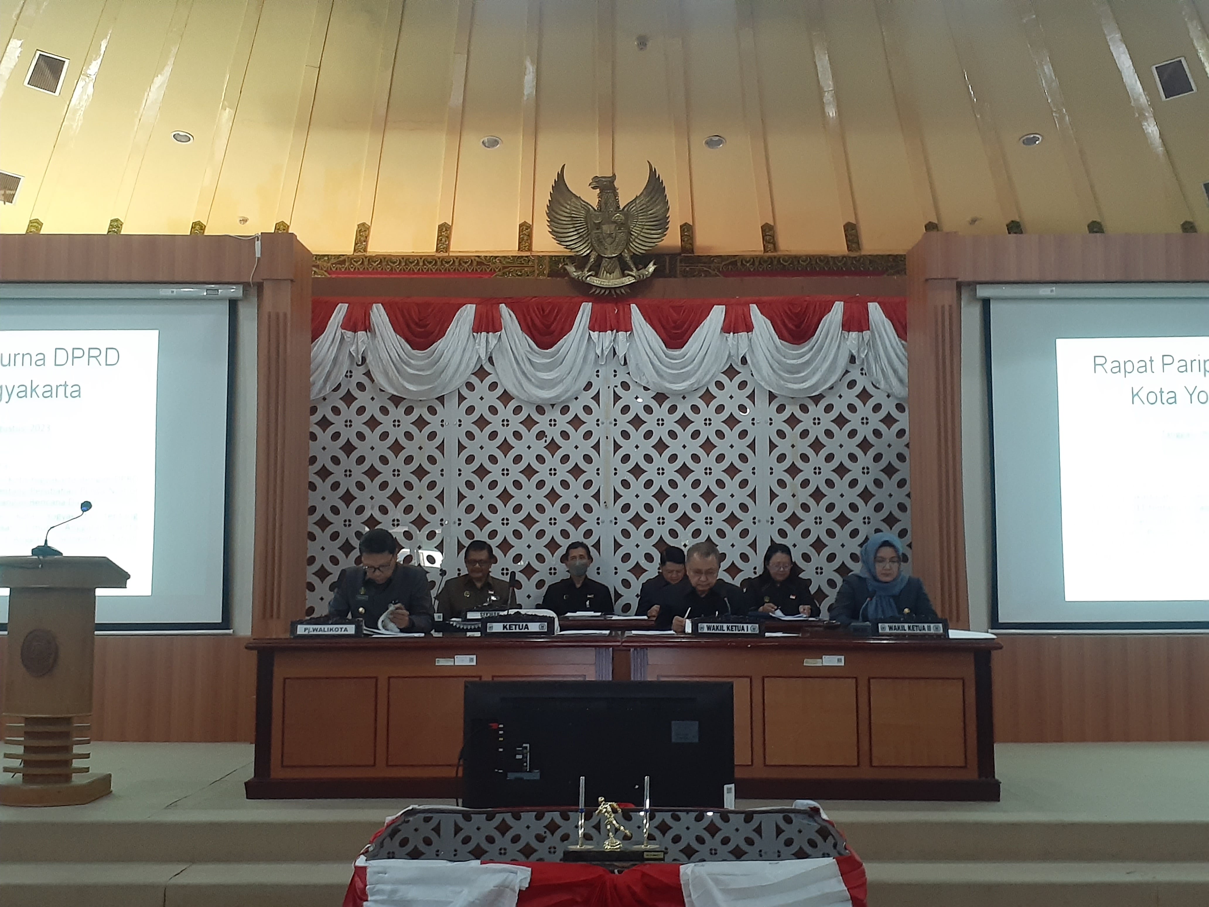 eterangan PJ Wali Kota JogjaSinggih Raharjo saat menyampaikan laporannya terkait perubahan kebijakan umum APBD dan perubahan prioritas dan platfon anggaran sementara tahun anggaran 2023.