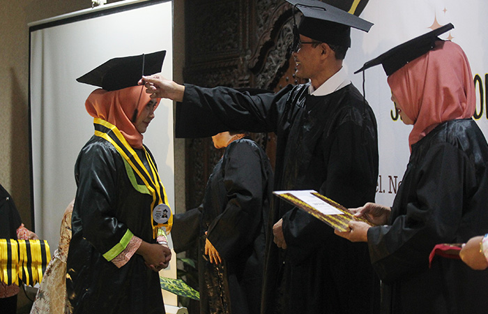 Sebanyak 29 ibu muda asal Kemantren Ngampilan, Kota Jogja berhasil diwisuda di salah satu hotel di Kelurahan Suryatmajan, Rabu (9/8/23).