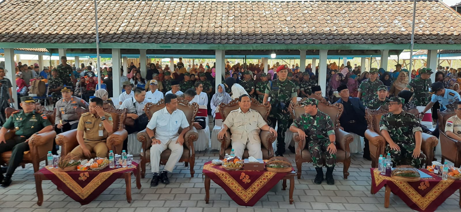 MANFAAT: Menhan Prabowo Subianto tiba di Wareng, Wonosari dalam rangka eksplorasi, pipanisasi dan peresmian sumur bor pada Rabu (9/8).