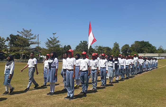 FOKUS: Anak-anak Paskibraka Kapanewon Sewon saat melakukan latihan di Lapangan Semail, Bangunharjo, Sewon Rabu (9/8/23).&nbsp;