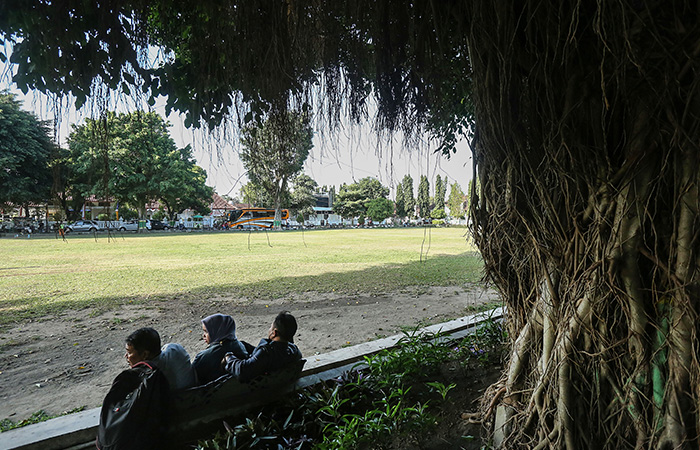 Lapangan Denggung dan Lapangan Pemda justru digunakan oleh para anak baru gede (ABG) untuk kegiatan tak semestinya.