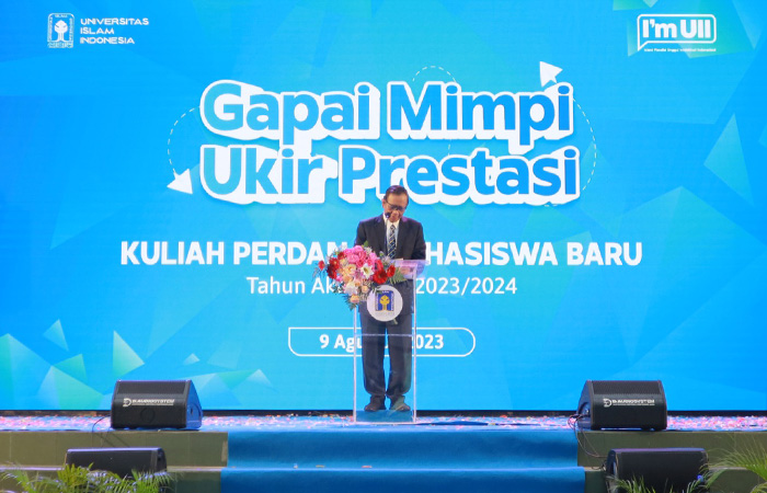 BAGI ILMU : Kuliah Perdana mahasiswa baru di UII Jogja dihadiri Menteri Koordinator Hukum dan Keamanan (Menko Polhukam) Mahfud MD, Rabu (9/8/2023).