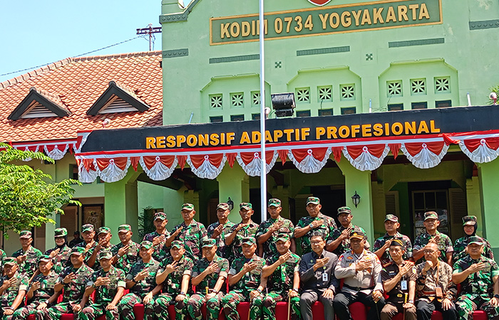 AJAK SEHAT : Kunjungan Pangdam IV/ Diponegoro Mayjen TNI Widi Prasetijono di Kodim 0734 Jogja, Rabu (10/8/23).