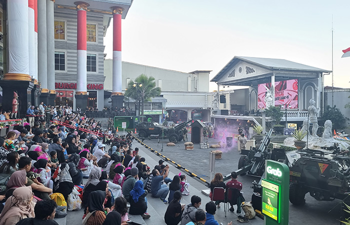 ALUTSISTA: Pembukaan Independence Day Military Expo 2023 yang berlangsung di Jogja City Mall (JCM), Kamis (10/8/23). Kegiatan tahunan ini selalu ramai dikunjungi oleh masyarakat.