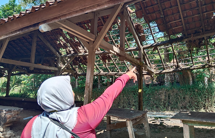 BERANTAKAN: Kondisi Pasar Winong, di Kecamatan Kemiri kumuh dan atap banyak yang rusak.