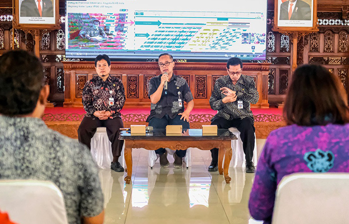 DIALOG: Wali Kota Magelang memberikan pengarahan kepada kepala sekolah se-Kota Magelang di Pendopo Pengabdian, kompleks Rumjab Wali Kota Magelang, Kamis (10/8/23).&nbsp;
