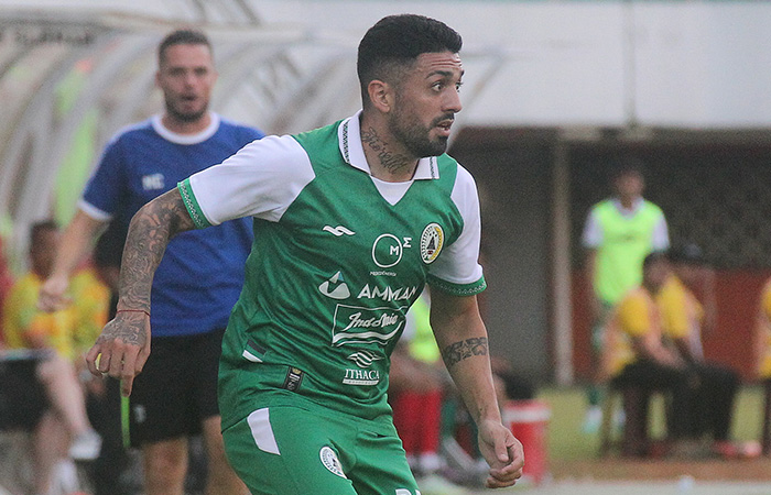 Gelandang PSS Sleman Jonathan Bustos.