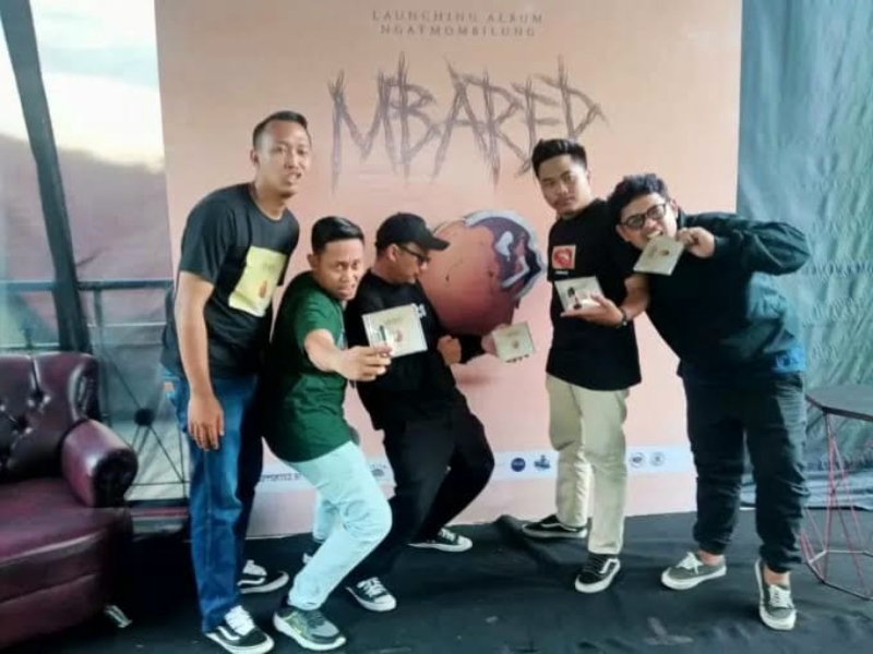 KREASI: Grup band asli Jogja Ngatmombilung. (Dok Radar Jogja File)