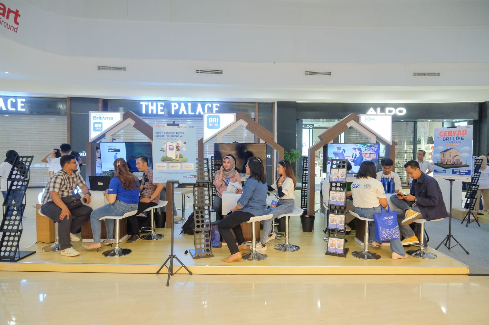 Penyediaan pembiayaan kepemilikan tempat tinggal yang cepat dan mudah menjadi salah satu komitmen PT Bank Rakyat Indonesia.