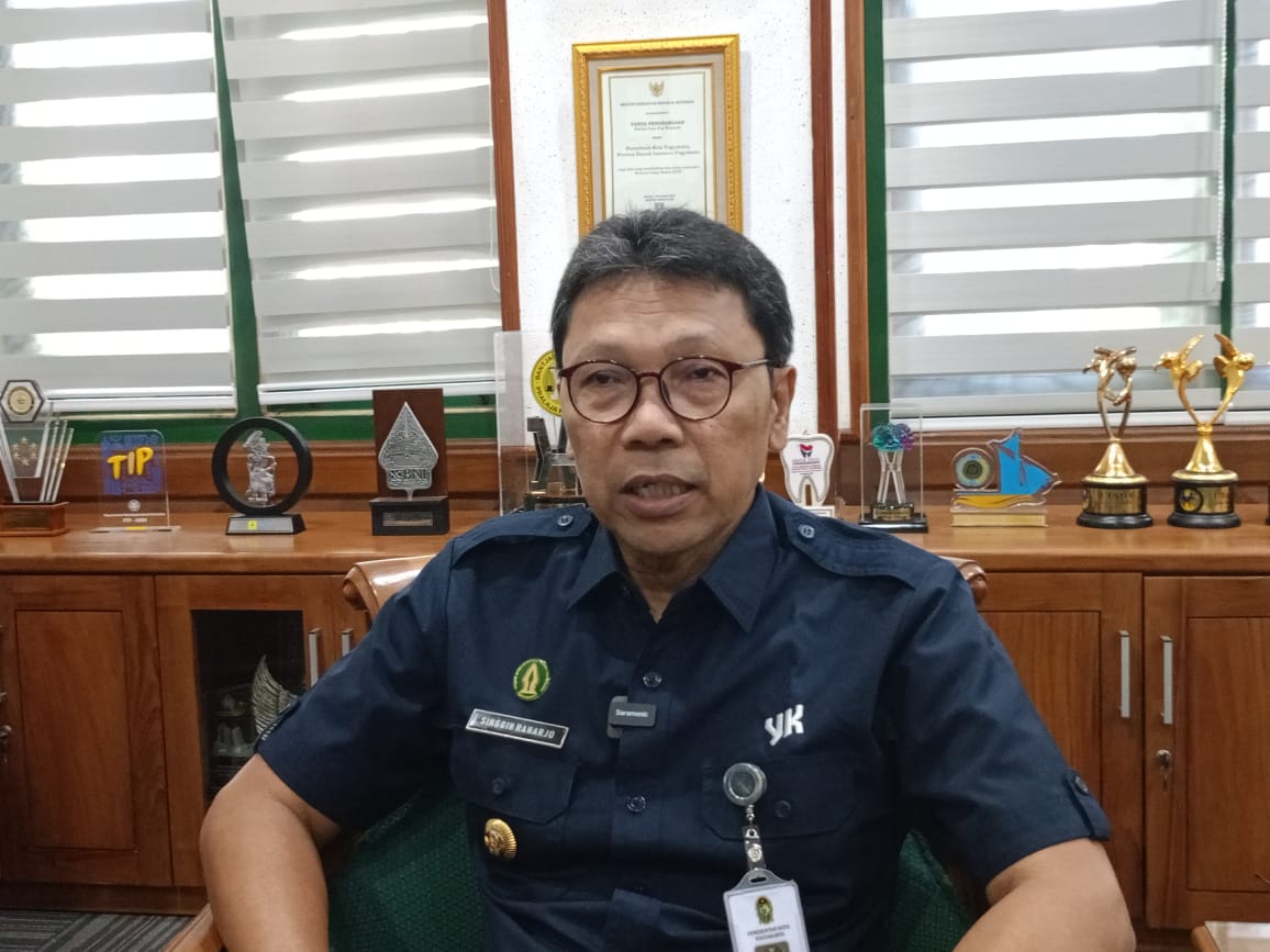 INOVASI: Pj Wali Kota Jogja Singgih Raharjo saat ditemui di ruang kerjanya Jumat (11/8). (Alfi Annissa Karin/ Radar Jogja)