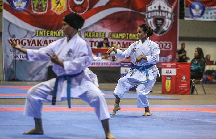 FOKUS: Atlet muda karate mengikuti International Karate Championship Yogyakarta Open Tournament III 2023nomor kata junior putri di GOR Amongraga Jumat&nbsp;(11/8/23).