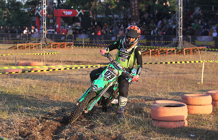 BERLAGA: Para crosser bersaing mengincar podium juara pada ajang balap Trial Game Dirt 2023 di Lapangan Sedan, Bagongan, Magelang, Jumat (11/8/23).