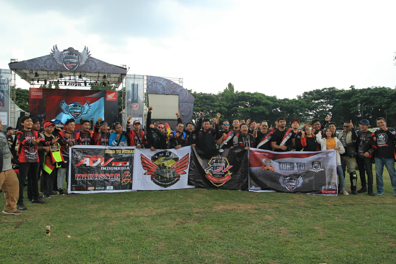 Para penggemar sepeda motor Honda yang tergabung dalam berbagai komunitas di Indonesia berkesempatan kembali bersua dalam Honda Bikers Day.