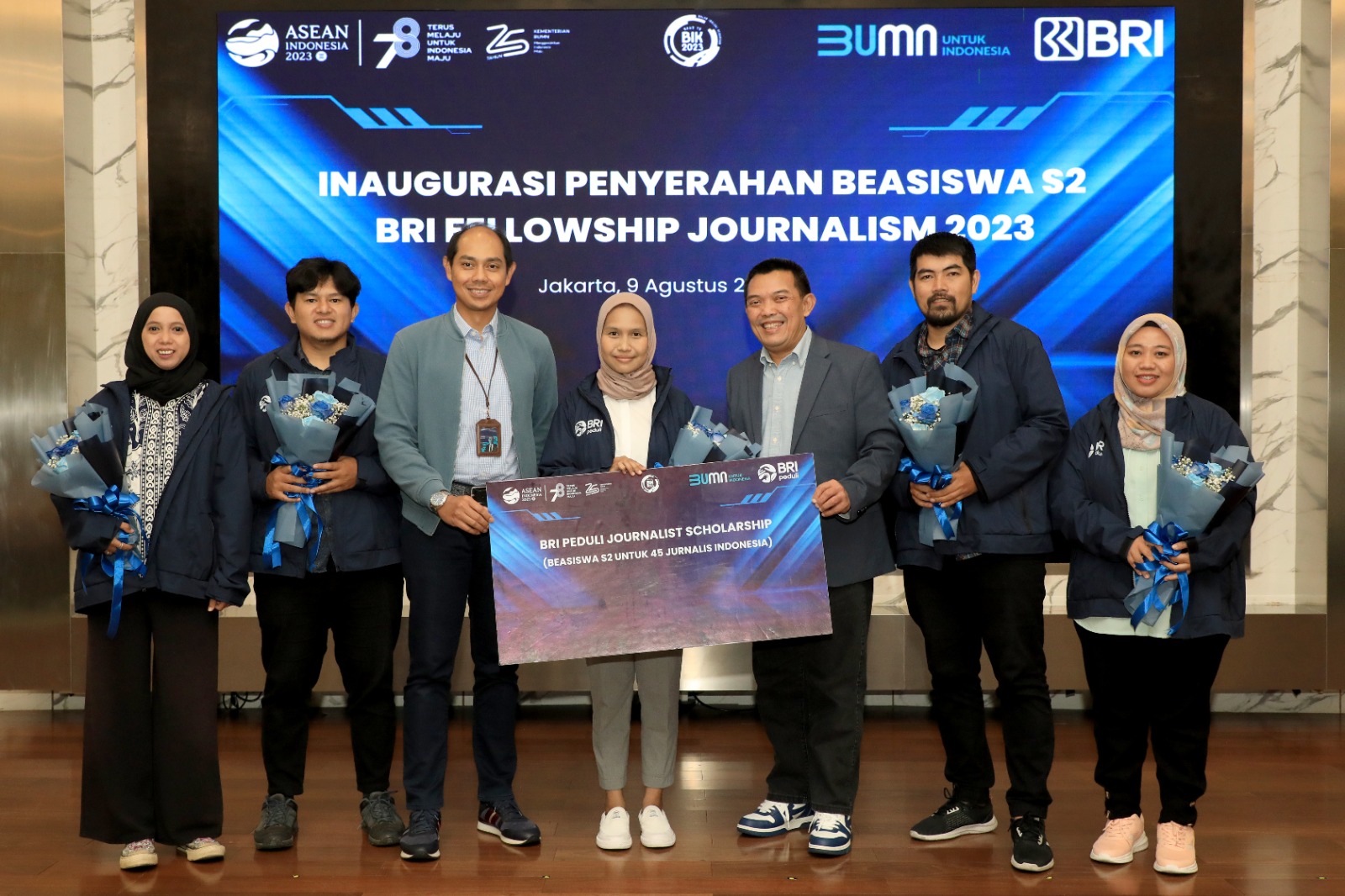BRI menyelenggarakan inagurasi atau pengukuhan bagi jurnalis terpilih penerima beasiswa.